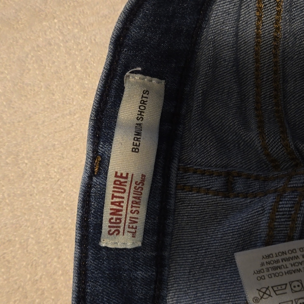 Levi's girls Bermuda shorts, size 7 - Picture 4 of 4